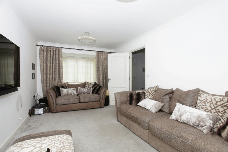 4 bedroom property for sale in Kiln Street, Hampton Vale, PETERBOROUGH