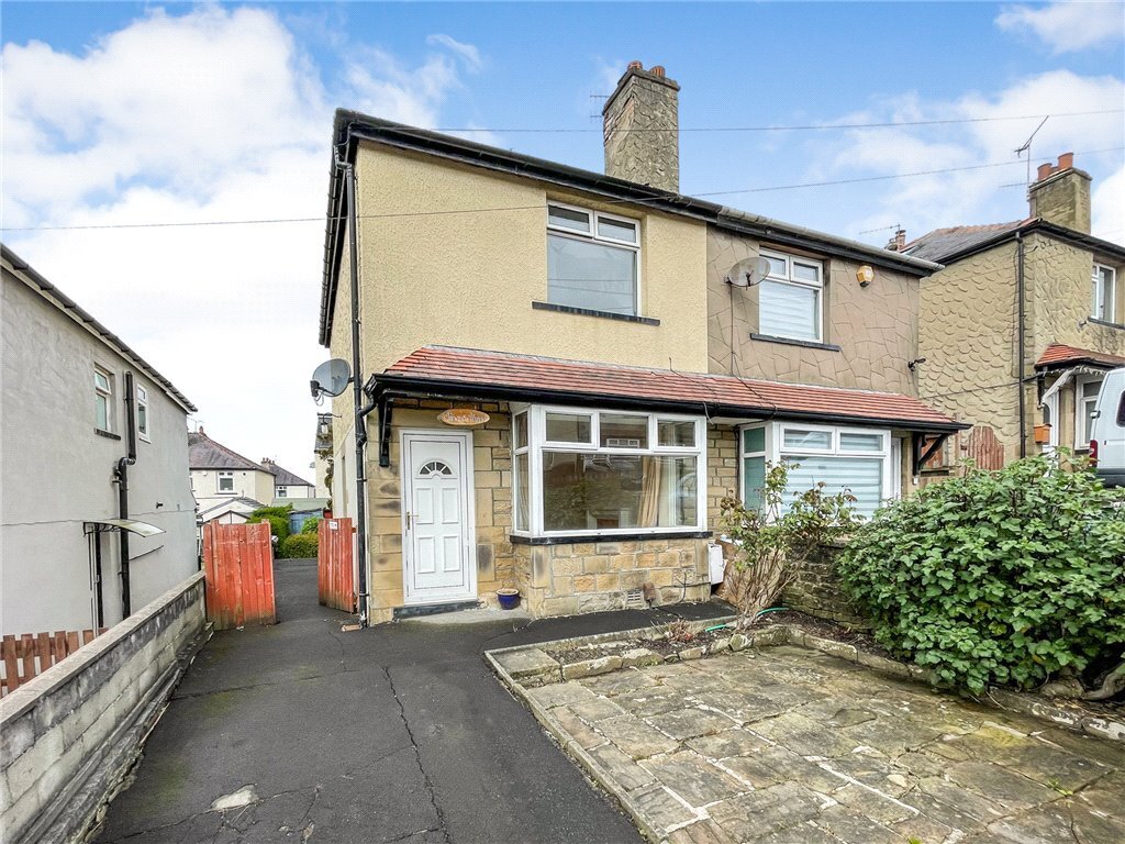 2 bedroom property for sale in Grange Crescent, Riddlesden, Keighley
