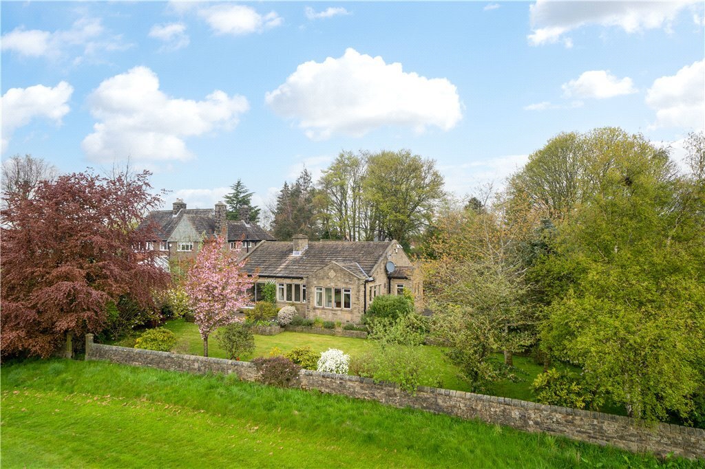 2 bedroom property for sale in Greenfield Lane, Guiseley, Leeds, LS20