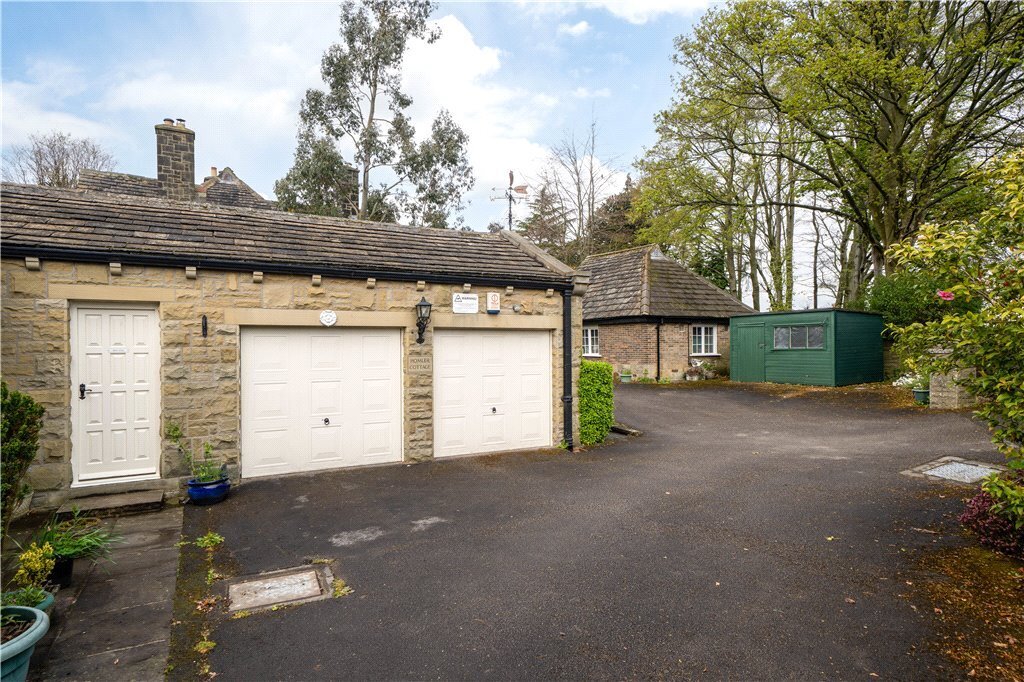 2 bedroom property for sale in Greenfield Lane, Guiseley, Leeds, LS20