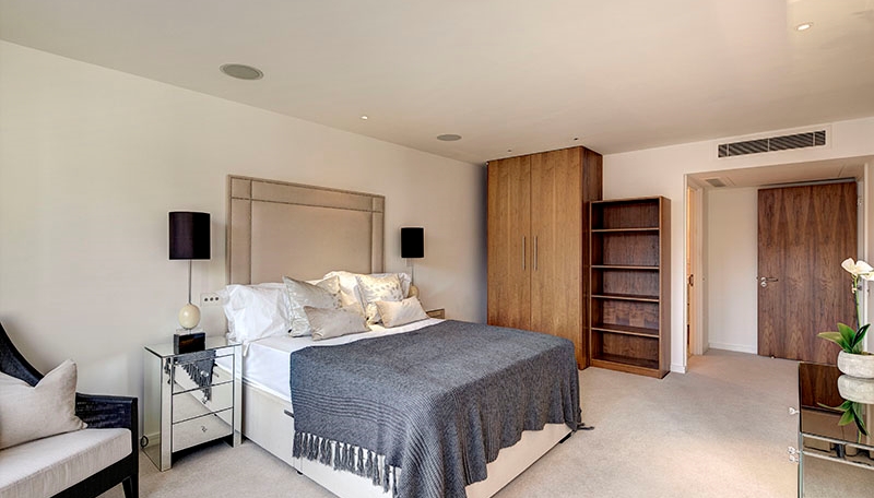 Two Bedrooms Two Bathroom Apartment To Let Imperial House Kensington W8 Image 6