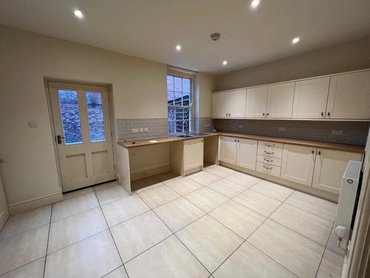 MANOR FARMHOUSE, HIGH STREET, COLSTERWORTH, GRANTHAM
