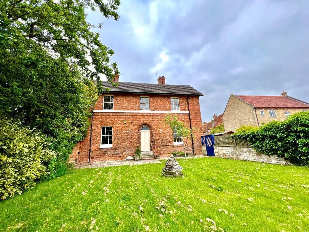 MANOR FARMHOUSE, HIGH STREET, COLSTERWORTH, GRANTHAM