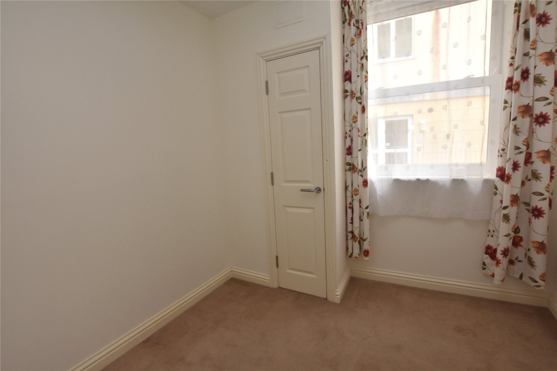 2 bedroom property to let in Carlton Place, Teignmouth, Devon, TQ14 £