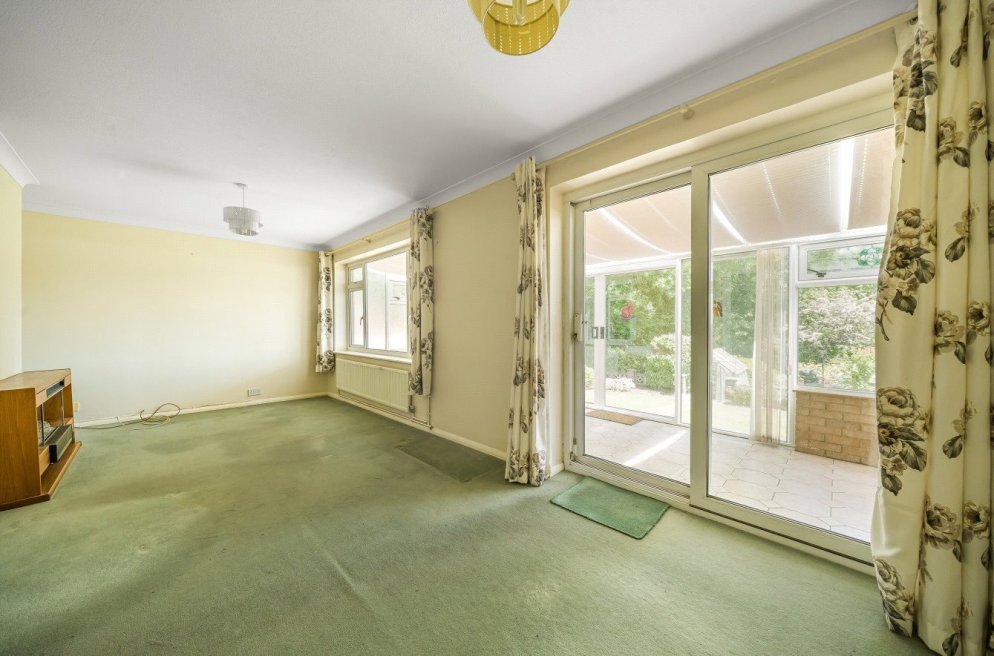 2 bedroom property for sale in Grange Close, Horam, TN21 Guide price