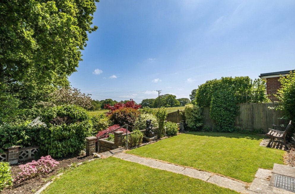 2 bedroom property for sale in Grange Close, Horam, TN21 Guide price