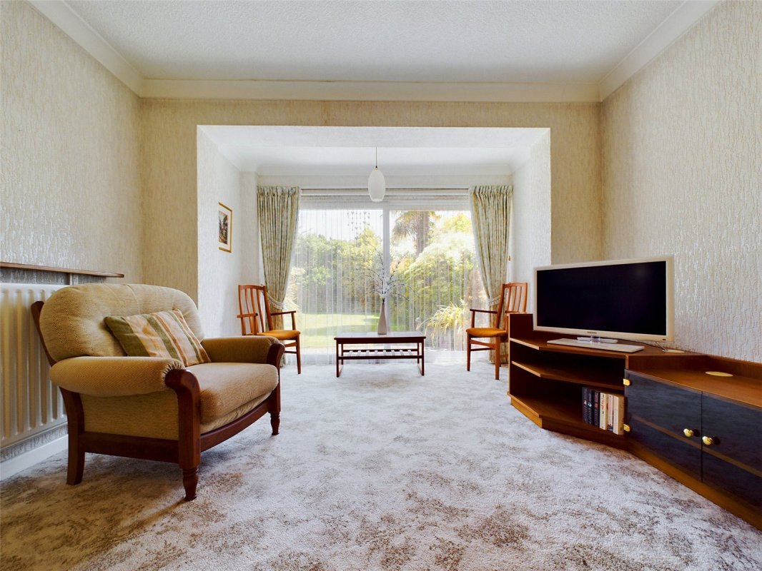 3 bedroom property for sale in Holdenhurst Avenue, East