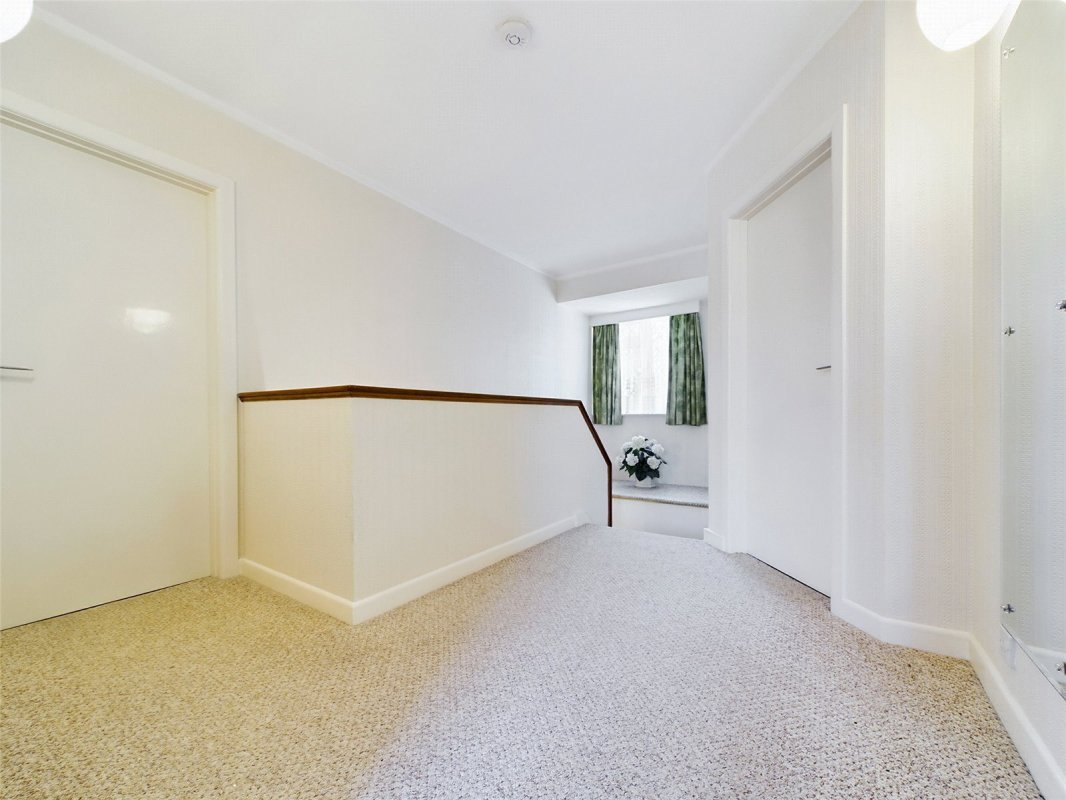 3 bedroom property for sale in Holdenhurst Avenue, East