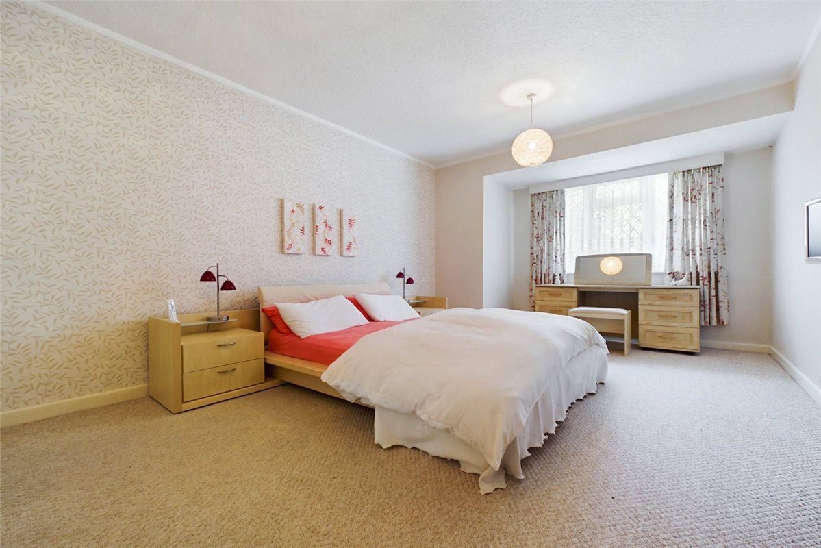 3 bedroom property for sale in Holdenhurst Avenue, East