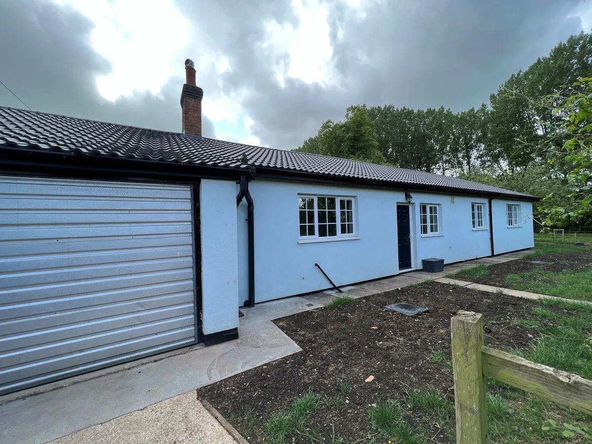 EAST LODGE, HUNGARTON, LEICESTERSHIRE