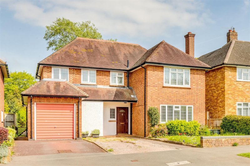 5 bedroom property for sale in Cloisters Road, Letchworth Garden City