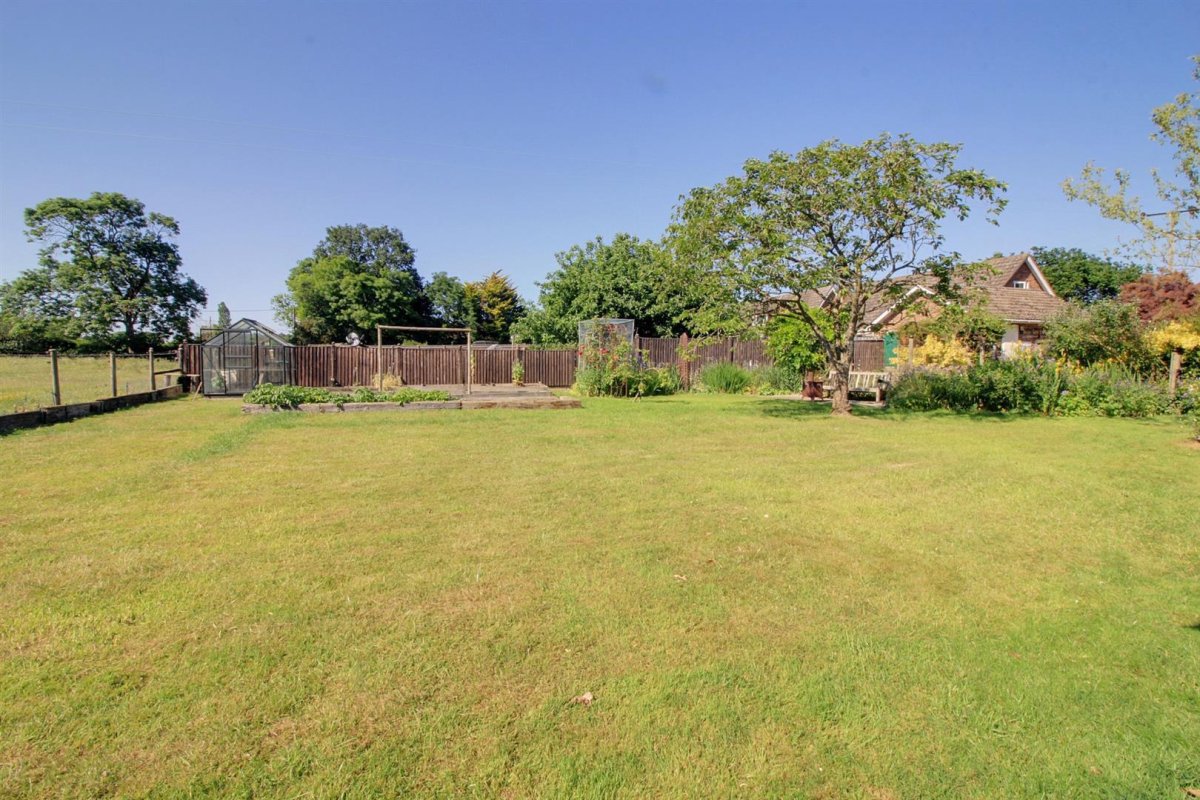 3 bedroom property for sale in Mill Road, North Tuddenham £300,000