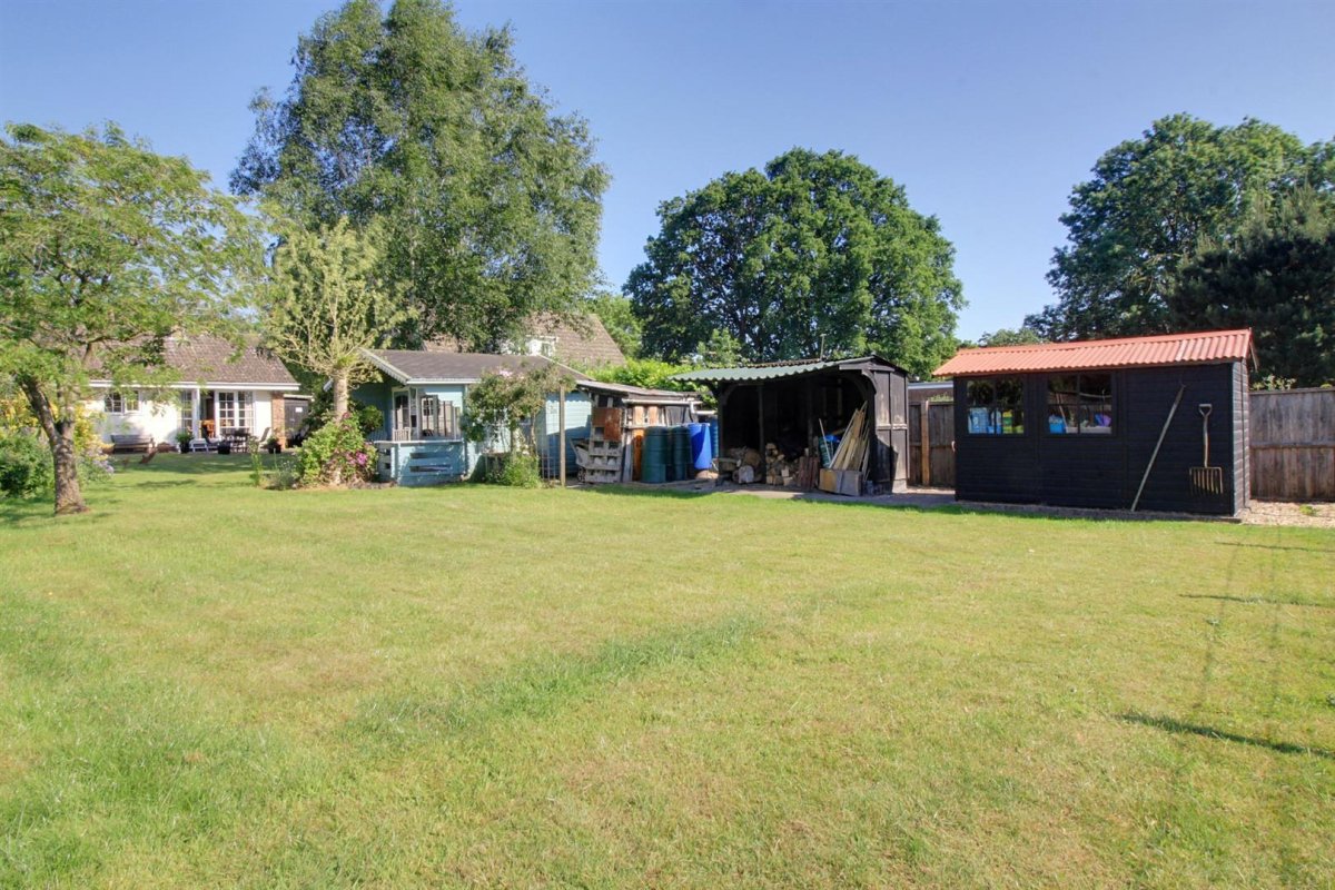 3 bedroom property for sale in Mill Road, North Tuddenham £300,000