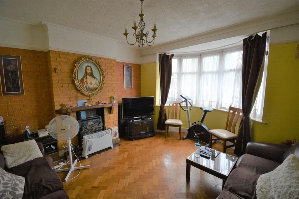 5 bedroom property for sale in Sutton Lane, Hounslow £674,950