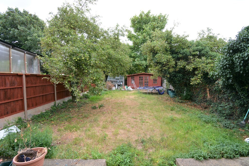 5 bedroom property for sale in Sutton Lane, Hounslow £674,950