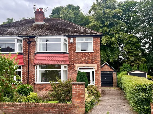 Rothesay Crescent, Sale, M33
