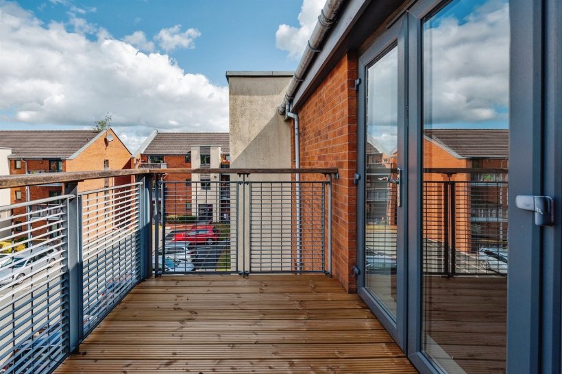 Arbour Walk, Helsby, Frodsham 2 bedroom apartment Swetenhams