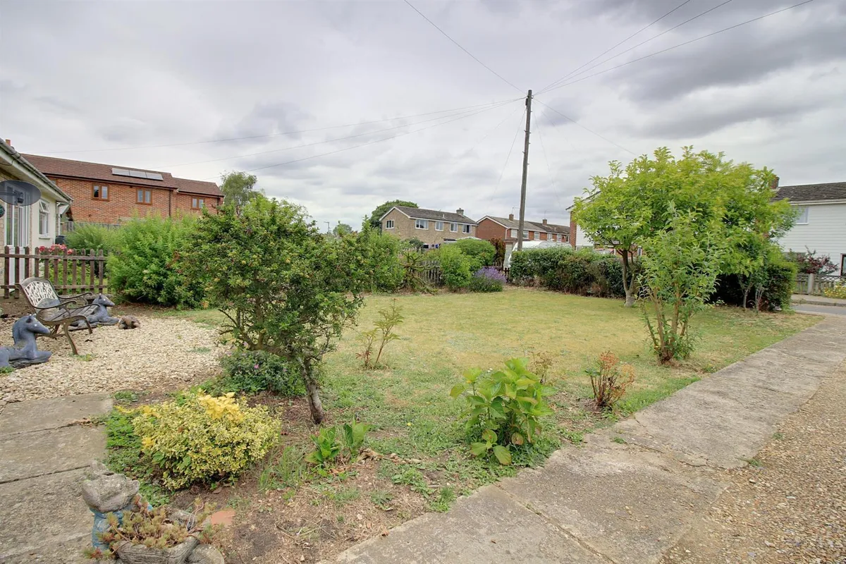 Richard Haggard Close, Shipdham