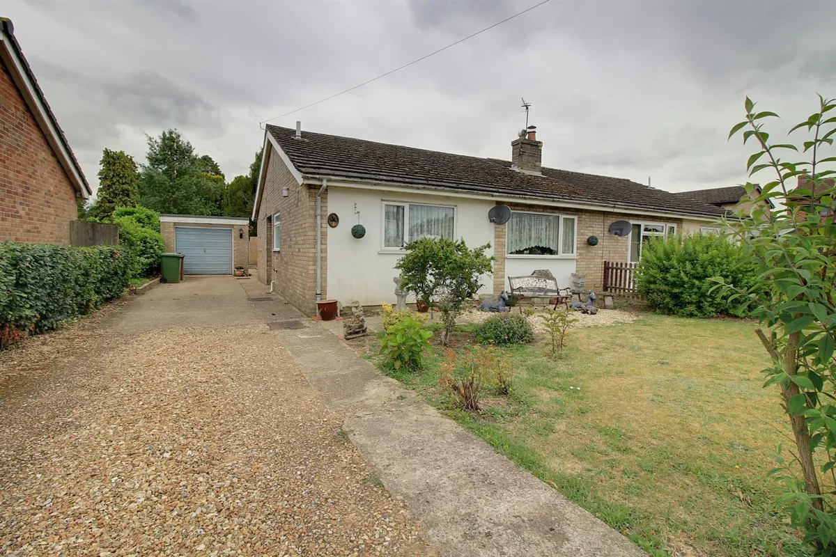 Richard Haggard Close, Shipdham