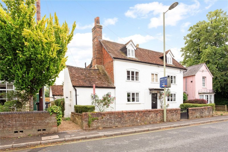 3 bedroom property for sale in London Road, Holybourne, Alton