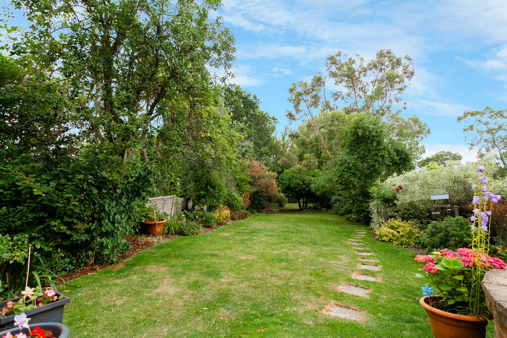 6 bedroom property for sale in Monkhams Drive, Woodford Green Offers