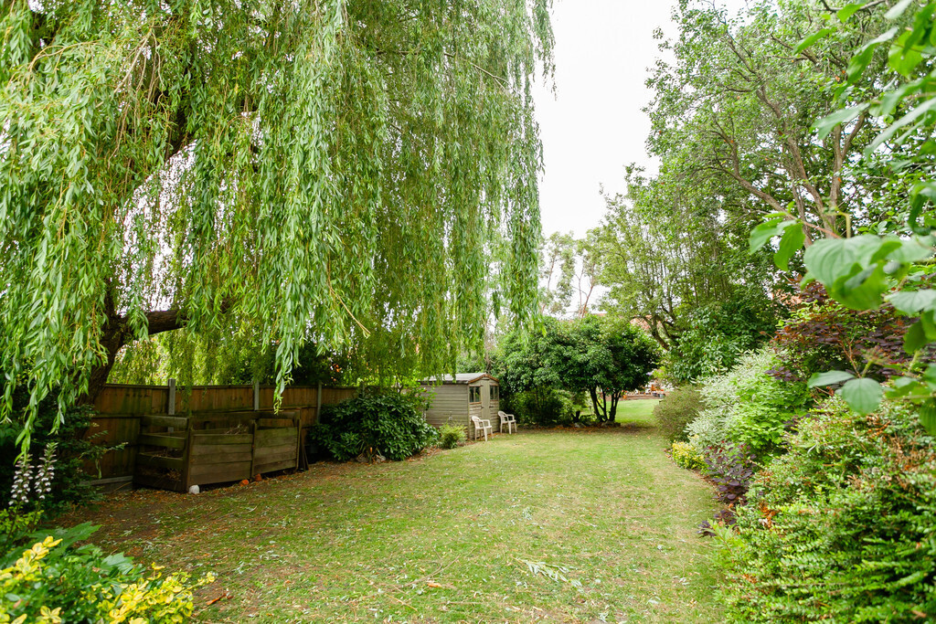 6 bedroom property for sale in Monkhams Drive, Woodford Green Offers