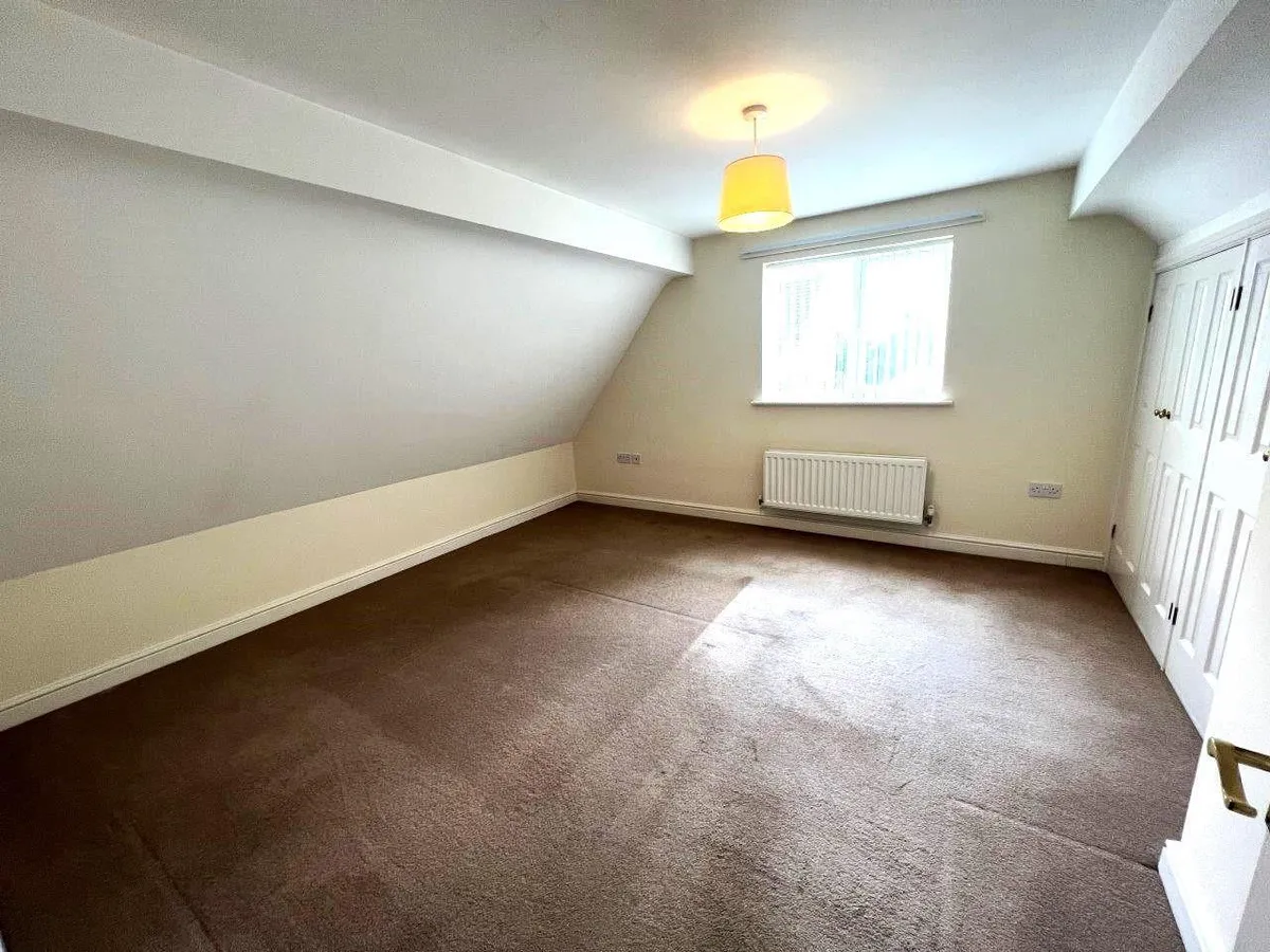 GLEBE ROAD, QUENIBOROUGH, LEICESTER