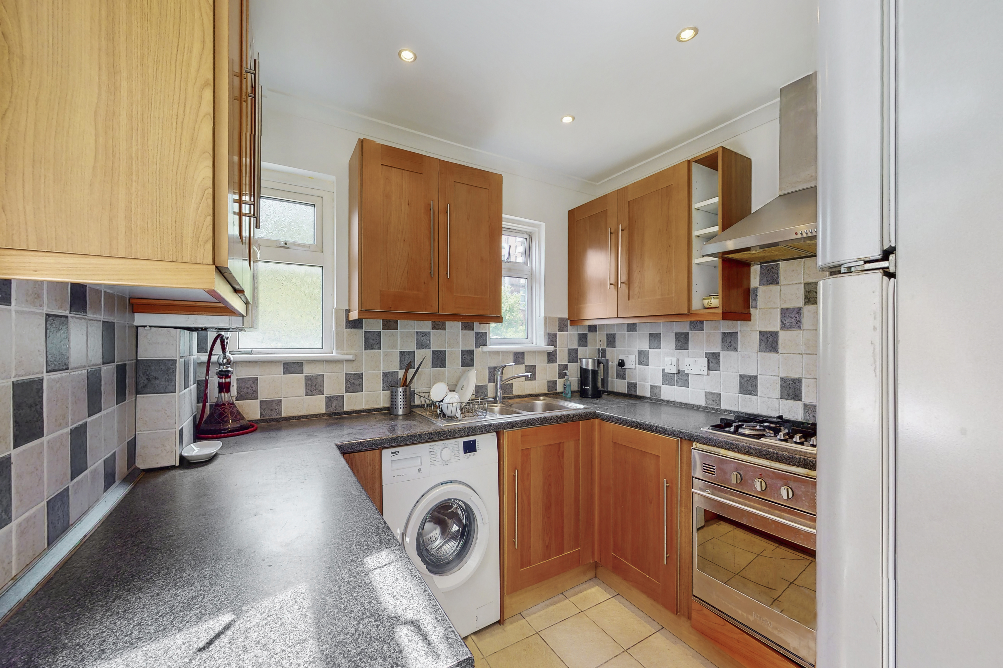 Four Bedroom House To Let Brent View Road West Hendon NW9  Image 4