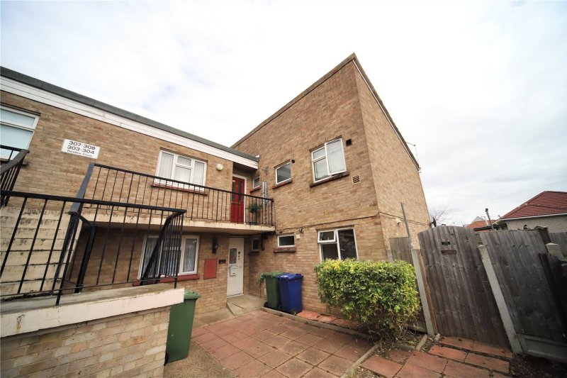 2 bedroom property for sale in Pendine Close, Corringham, Essex, SS17 Guide price £210,000