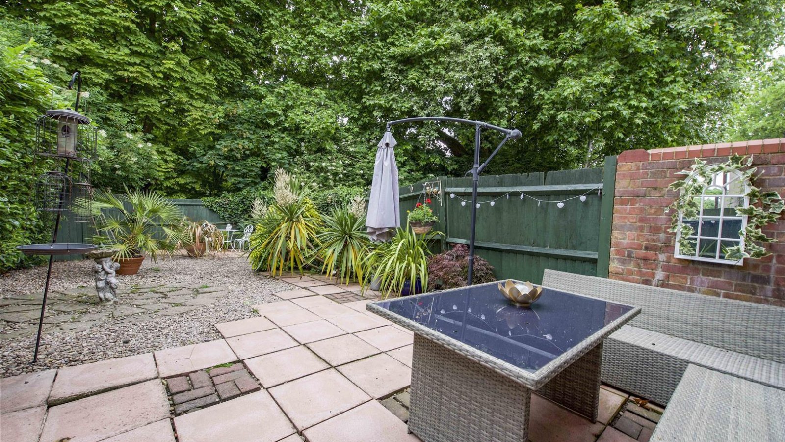 3 bedroom property for sale in Pages Lane, Uxbridge £490,000