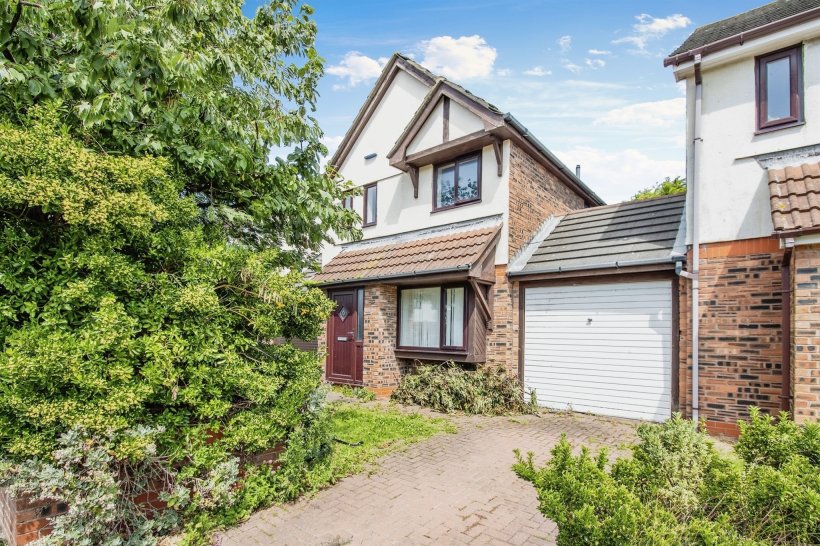 Mereheath, Moreton, Wirral 3 bedroom link detached house Jones
