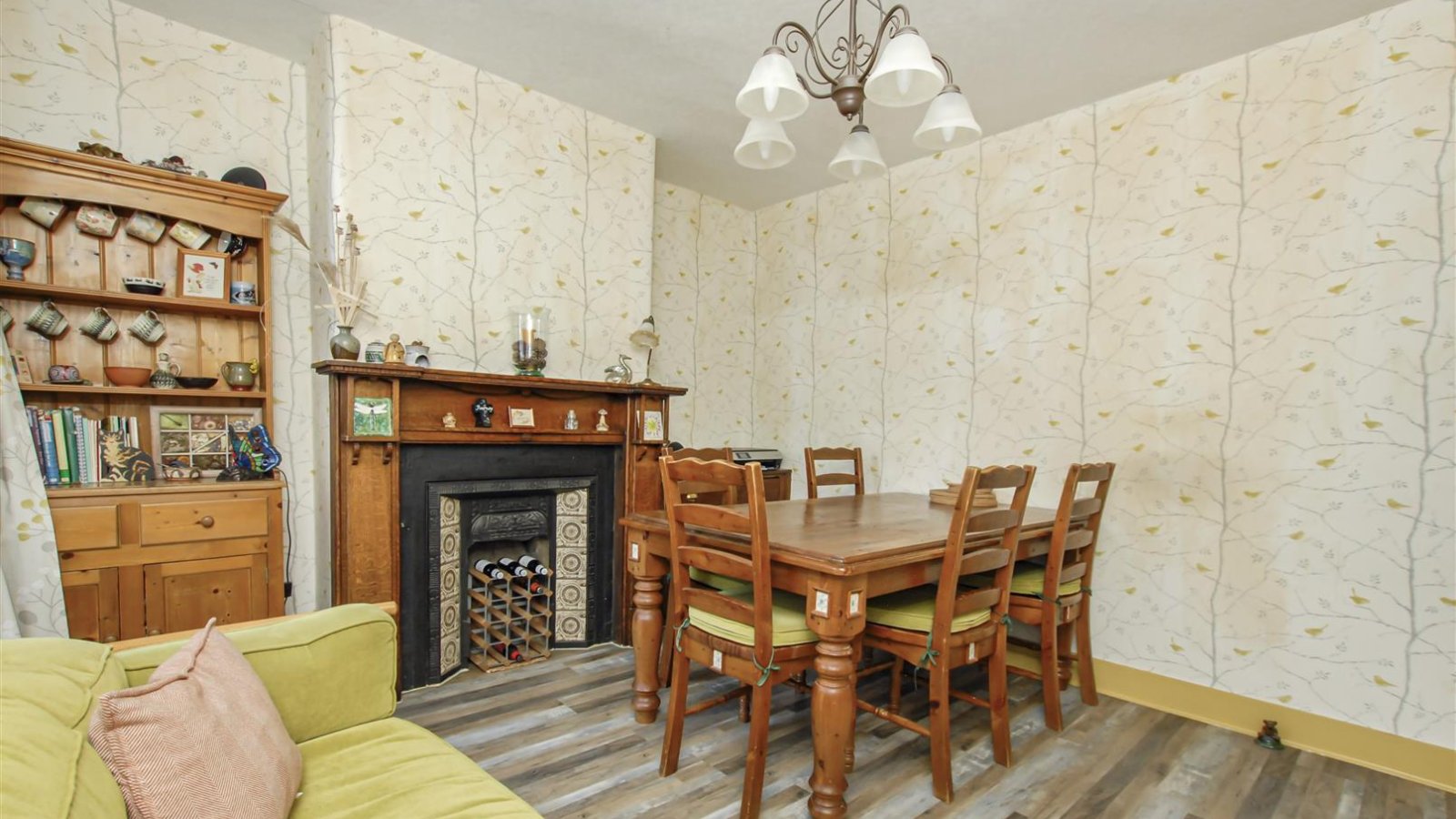 4 bedroom property for sale in Bridge Road, Uxbridge £560,000