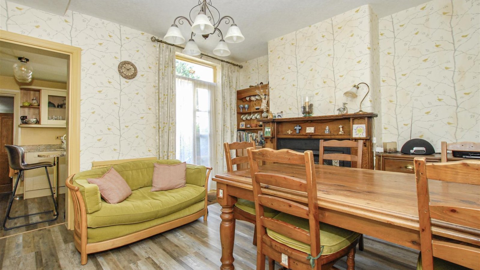 4 bedroom property for sale in Bridge Road, Uxbridge £560,000