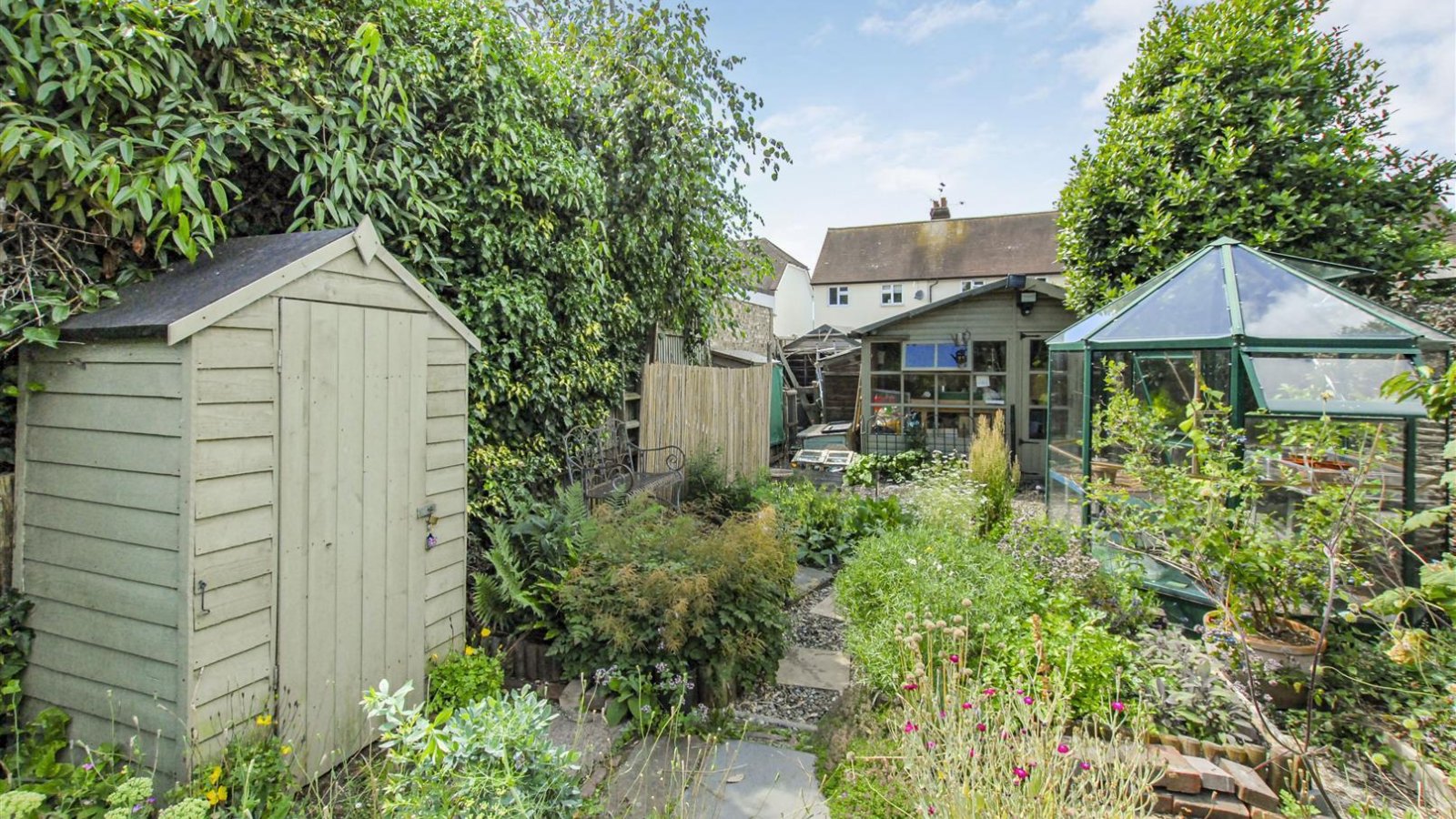 4 bedroom property for sale in Bridge Road, Uxbridge £560,000