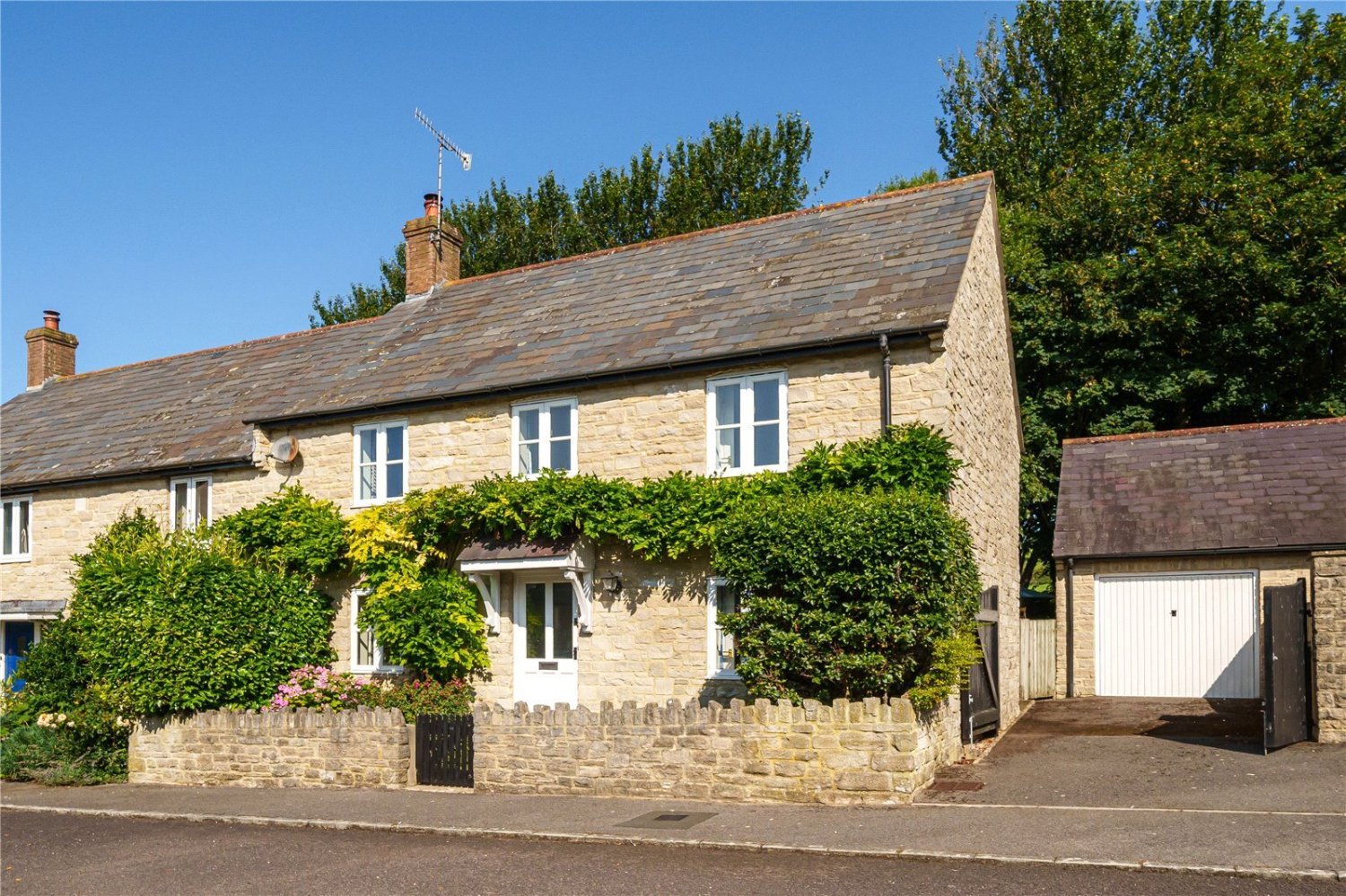 JacksonStops 3 bedroom property for sale in Malthouse Meadow