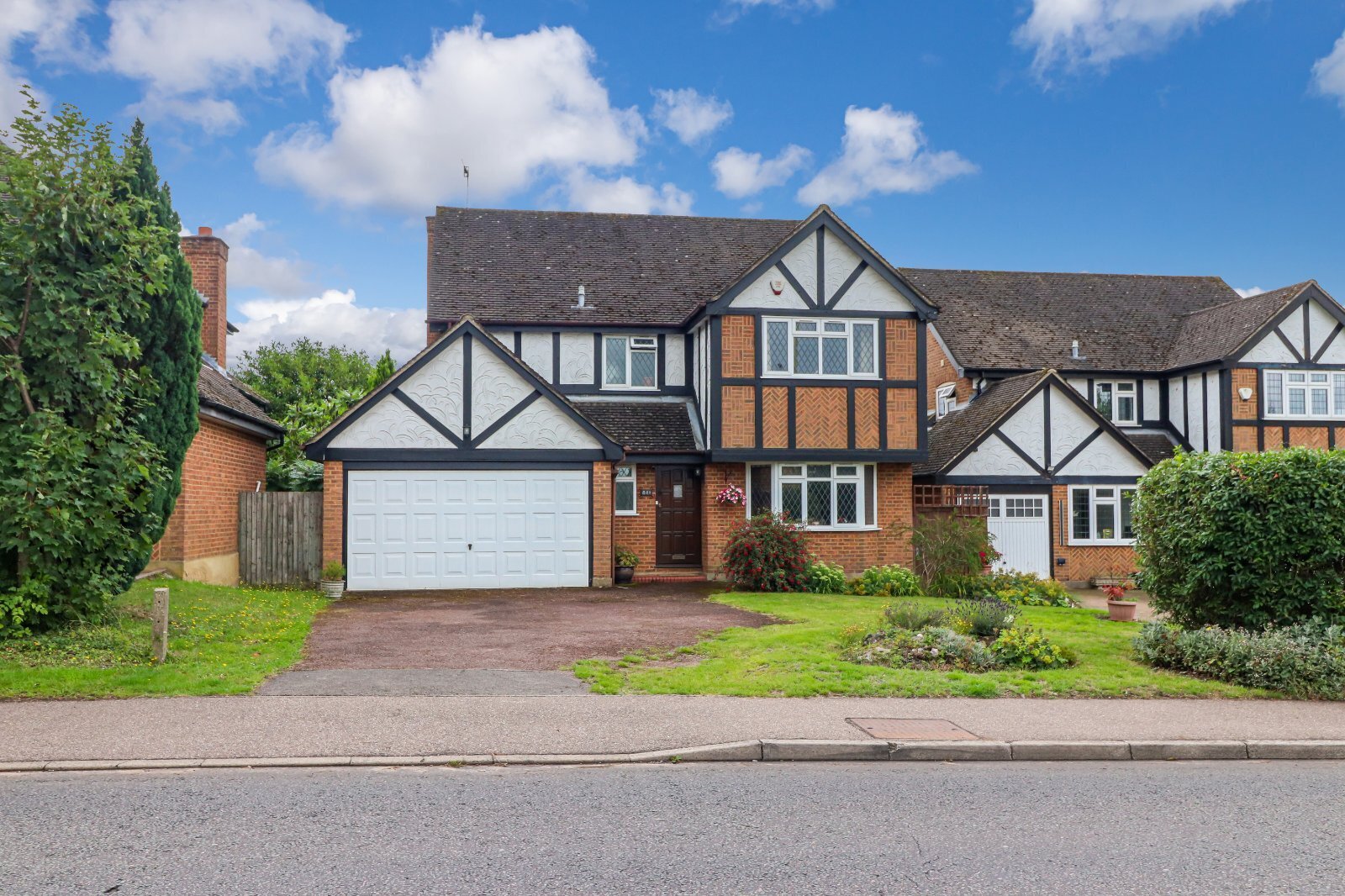 4 bedroom property for sale in Gallows Hill Lane, Abbots Langley, Herts, WD5 Offers in excess 4 bedroom property for sale in Gallows Hill Lane, Abbots Langley, Herts, WD5 Offers in excess