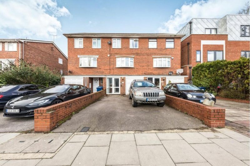 5 bedroom property for sale in Woodside Avenue, Woodside Park, N12 £
