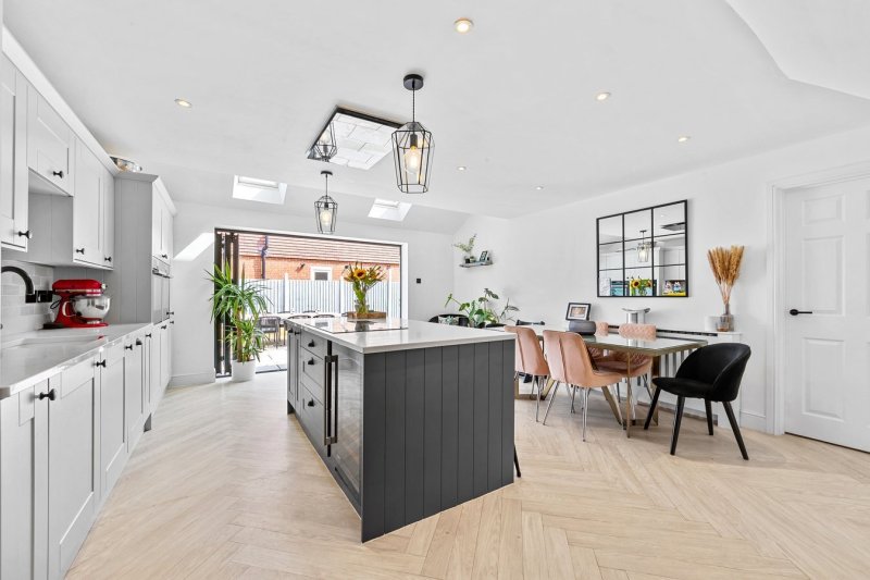 4 bedroom property for sale in Regency Gardens, WALTONONTHAMES, KT12