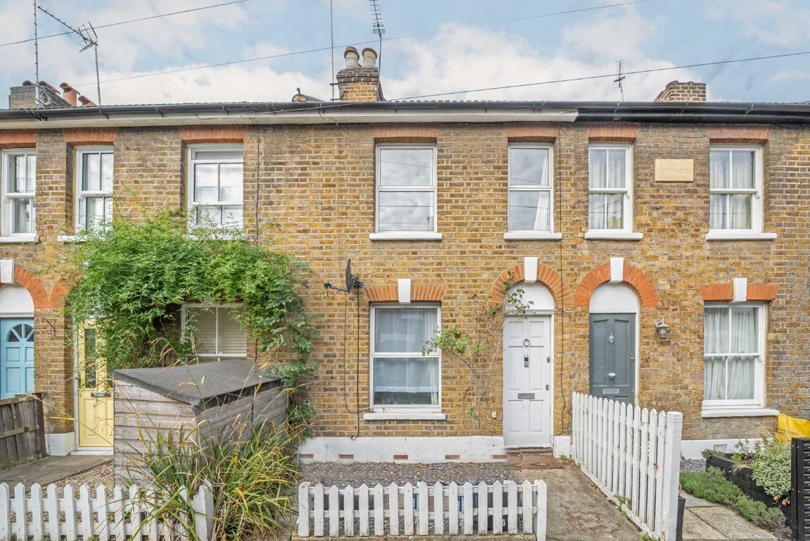 Snellers 2 bedroom property for sale in Watts Lane, Teddington £649,950