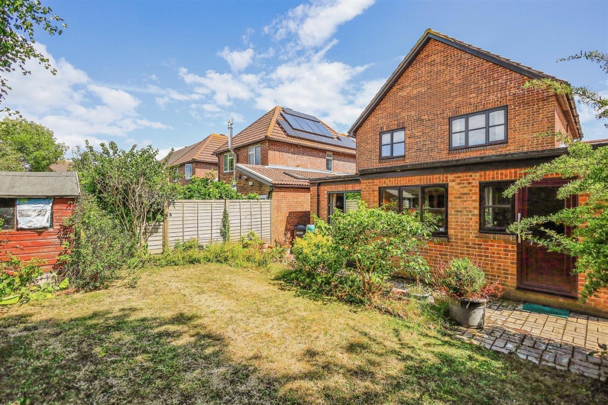 4 bedroom property for sale in The Stiles, Hailsham, East Sussex, BN27 Offers in the region of