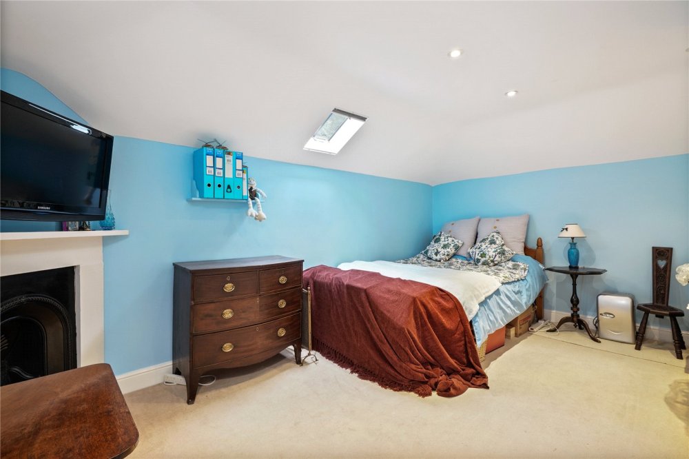 4 bedroom property for sale in St. Anns Hill Road, CHERTSEY, KT16