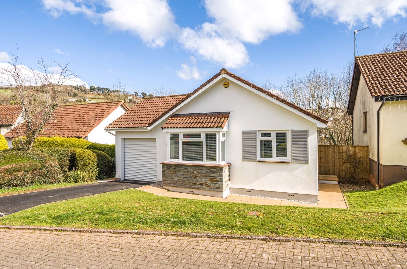 3 bedroom property for sale in Valley Close, Teignmouth, Devon, TQ14 £362,500