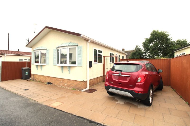 2 bedroom property for sale in RoiMar Home Park, Throop Road