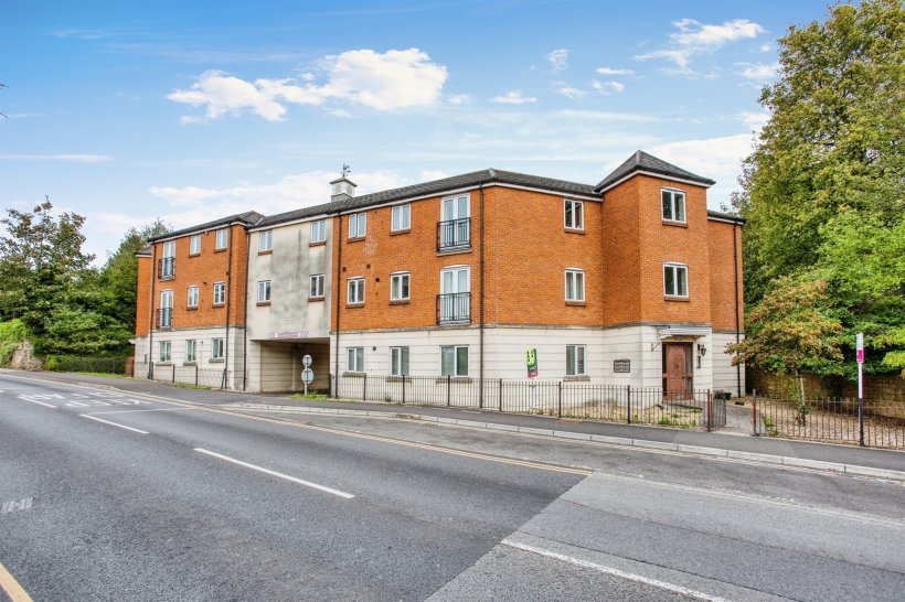 Preston Road, Yeovil 2 bedroom apartment Fox & Sons
