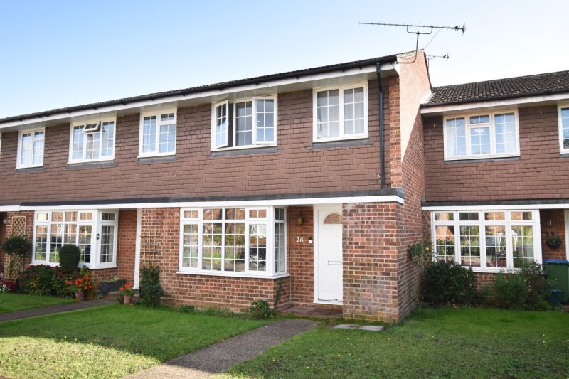 3 bedroom property for sale in Trenchard Close, Hersham Village, KT12