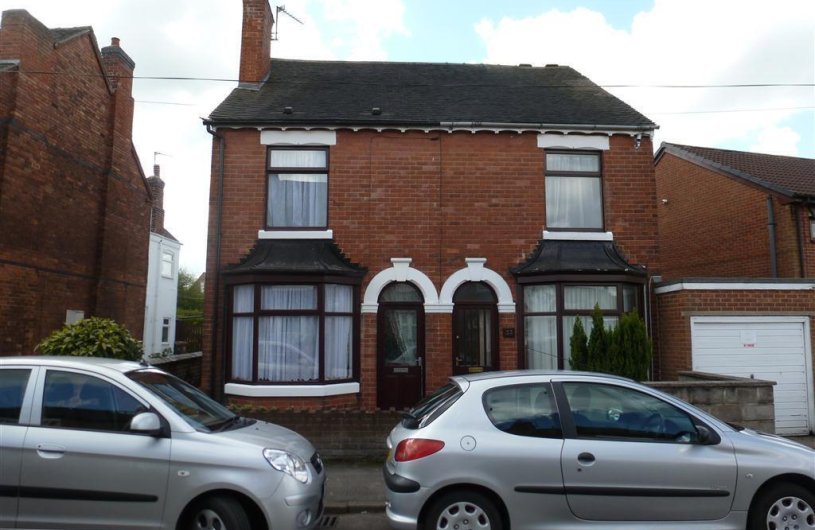 2 bedroom property to let in Oxford Street, Church Gresley, SWADLINCOTE