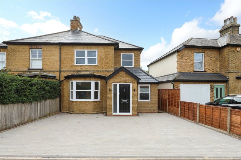 3 bedroom property for sale in Queens Road, Hersham, WaltononThames