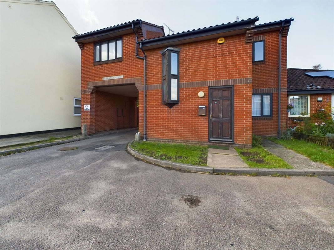2 bedroom property for sale in Shipdham Road, Toftwood, Dereham £125,000