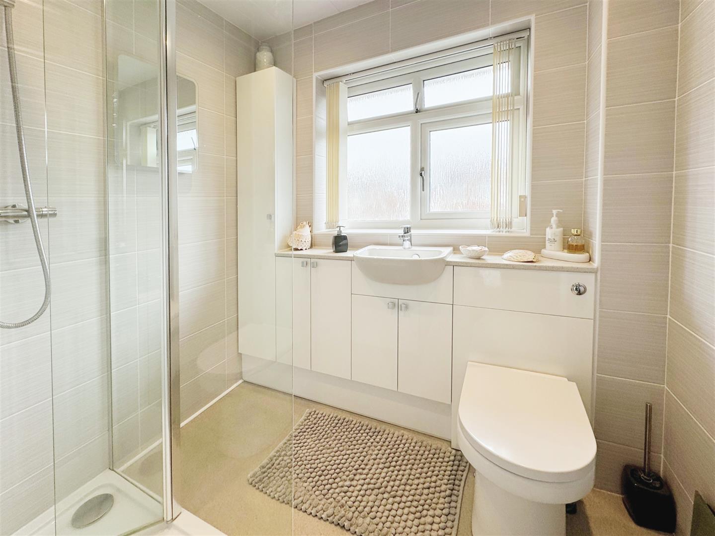 2 bedroom property for sale in Green Island, Bilton, Hull Offers over