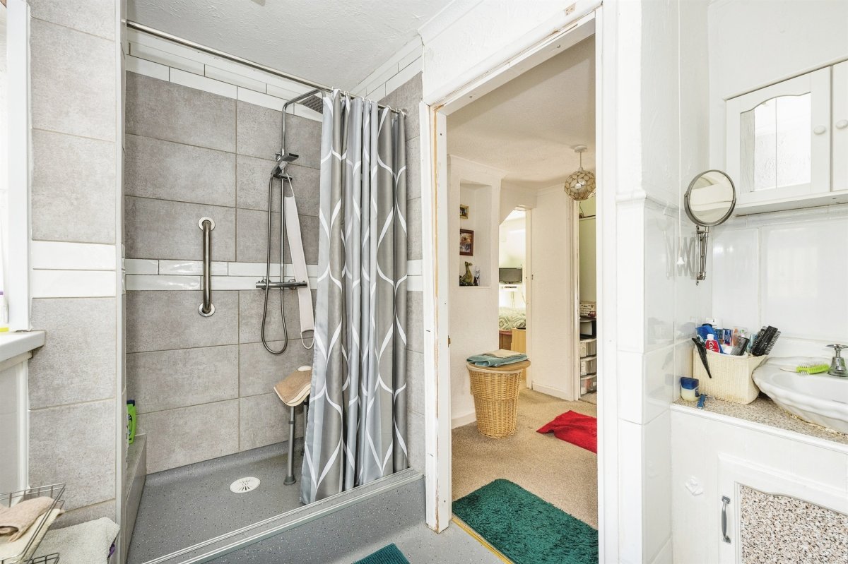 3 bedroom property for sale in High Street, Glynneath, Neath £100,000